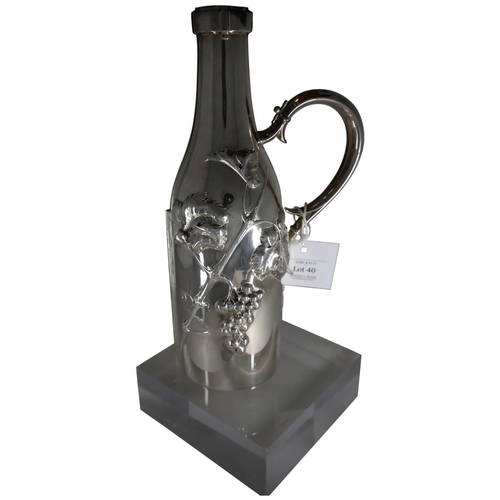 40 - AN AMERICAN SILVER PLATED WINE BOTTLE HOLDER,  30cm high           **PLEASE NOTE: THIS AUCTION IS IN... 