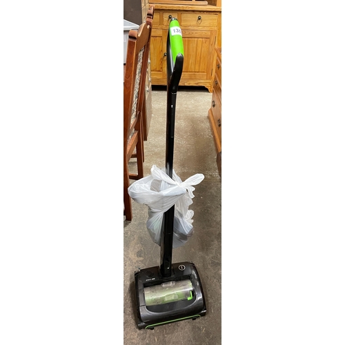 131 - AIR RAM UPRIGHT CLEANER