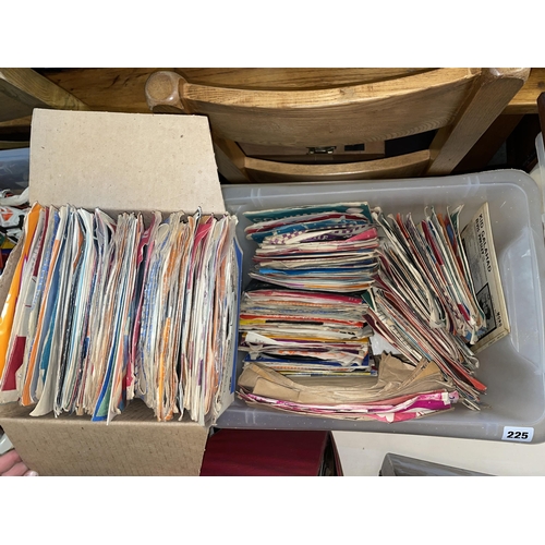 225 - BOX AND TUB OF VINYL SINGLES LATES 50S TO LATE 70S INCLUDING ELVIS, BEATLES, ETC