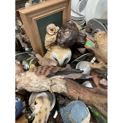 333 - BOX - RESIN MOULDED POTTERY AND OTHER BIRD OF PREY FIGURE GROUPS