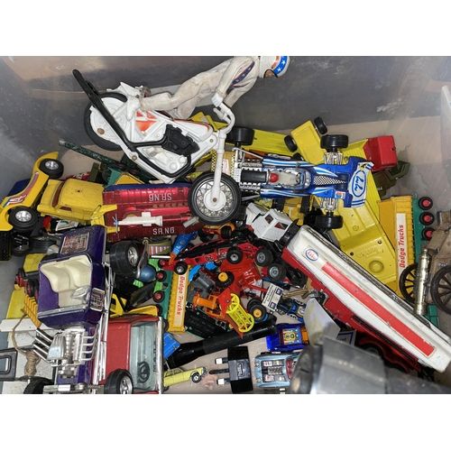 227 - TUB CONTAINING EVIL KENEVIL STUNT MOTOR CYCLE, TONKA AND DIE CAST, CORGI AND DINKY CARS (ALL PLAYWOR... 