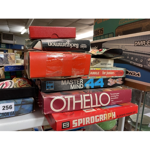 256 - SELECTION OF VINTAGE BOARD GAMES - REBOUND, SPIROGRAPH, BILLIARDS, HAUNTED HOUSE, BINGO, ETC