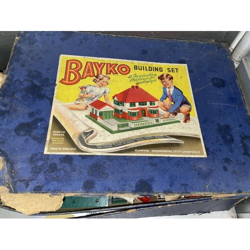 294 - BAYKO BUILDING SET