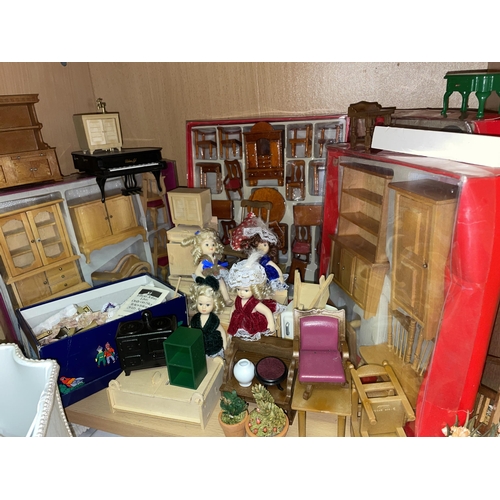 340 - DOLL'S HOUSE FURNITURE KITS, LOOSE FURNITURE AND ACCESSORIES