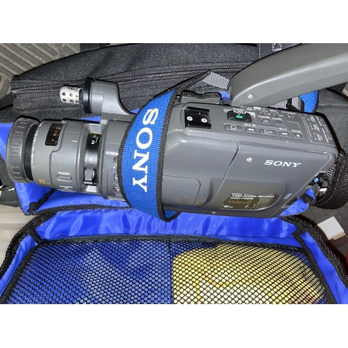 346 - SONY VIDEO CAMERA RECORDER IN TRAVEL BAG