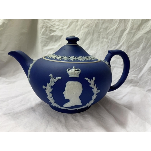 468 - WEDGWOOD BLUE JASPER WARE SPRIGGED ROYAL COMMEMORATIVE EDWARD VIII TEAPOT