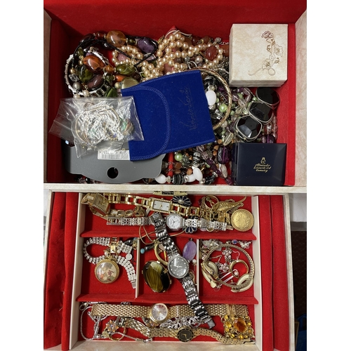 490 - JEWELLERY BOX CONTAINING SEVERAL DRESS WATCHES, BEADS, AND BROOCHES, ETC