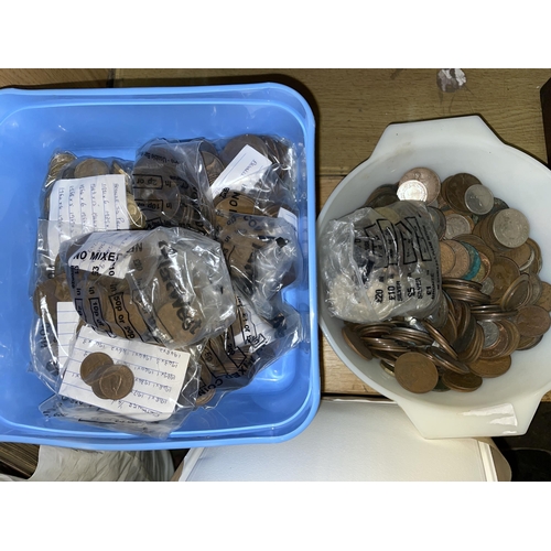 491 - TWO TUBS AND BOWL OF GB PRE DECIMAL PENNIES FROM VICTORIA THROUGH TO QUEEN ELIZABETH II