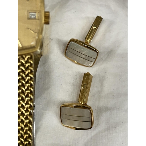 500 - GENTLEMANS OLD ENGLAND 17 JEWEL WRIST WATCH ON HERRINGBONE MESH STRAP WITH PAIR OF CUFF LINKS