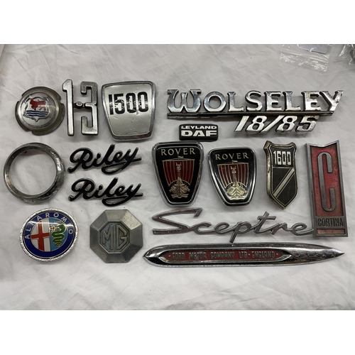 532 - COLLECTION OF MOTOR CAR NAME BADGES AND INSIGNIAS INCLUDING CORTINA, RILEY, WOLSELEY