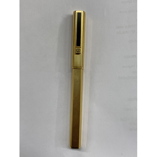 533 - DUNHILL GOLD PLATED ENGINE TURNED FOUNTAIN PEN WITH 585 NIB