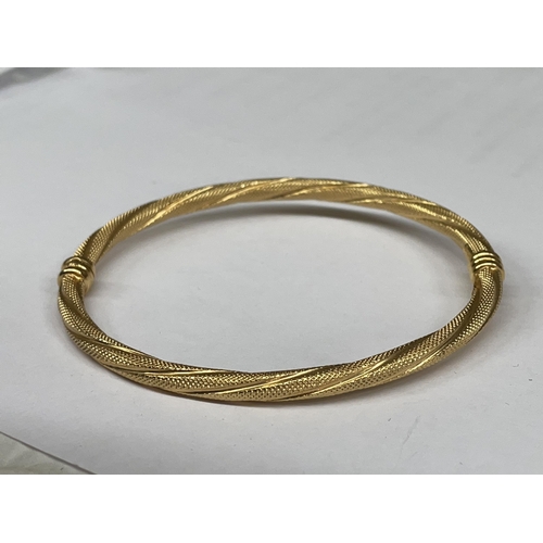 547 - 9CT GOLD HOLLOW ROPE TWIST BANGLE WITH SAFETY CLASP 4.9G APPROX