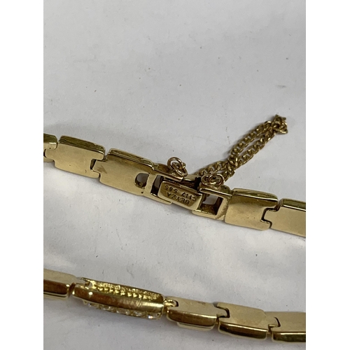 554 - UNMARKED YELLOW METAL BRACELET WITH SAFETY CHAIN STAMPED BEYZA 585 12.5G APPROX