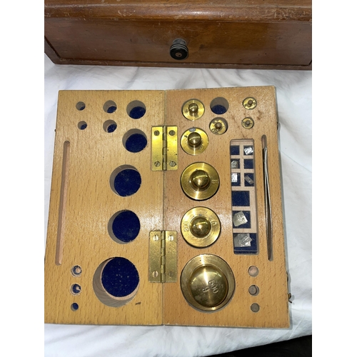 572 - BOX SCALE SET WITH WEIGHTS AND A CASED SET OF BRASS WEIGHTS