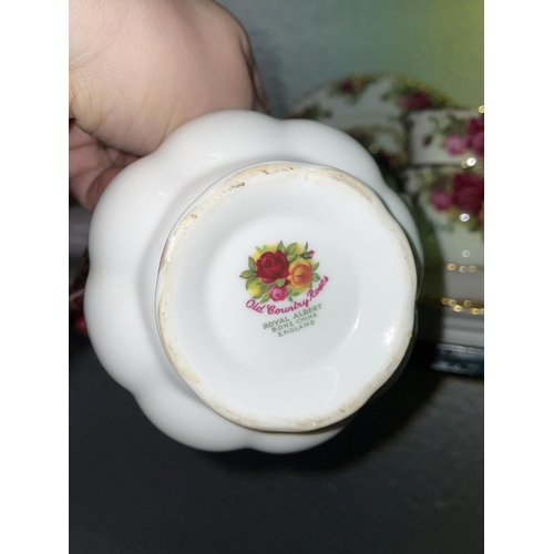 309 - ROYAL ALBERT OLD COUNTRY ROSES BONE CHINA TEA SET FOR SIX TEAPOT LID A/F