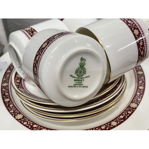 312 - EXTENSIVE ROYAL DOULTON MINUET TABLE SERVICE