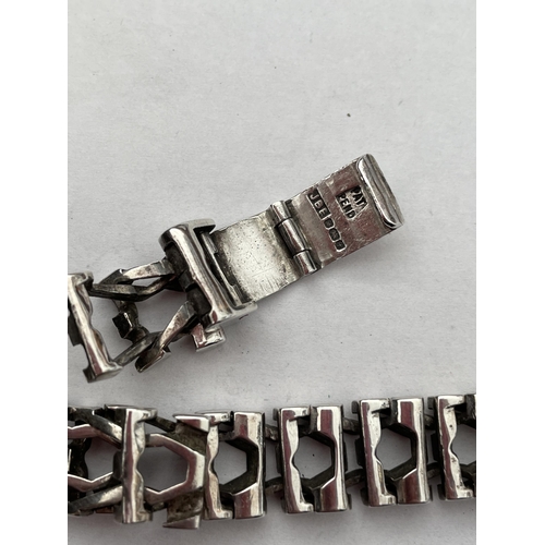 408 - 925 SILVER INTERLOCKING LINK BRACELET