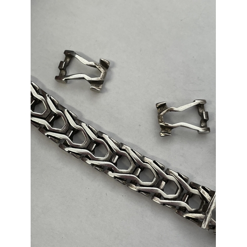 408 - 925 SILVER INTERLOCKING LINK BRACELET