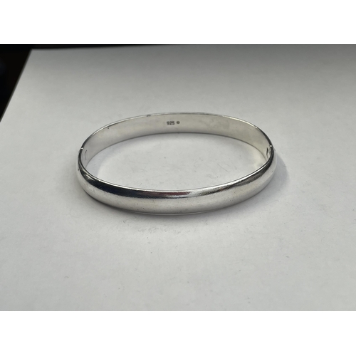 411 - 925 SILVER PLAIN BANGLE 1OZ APPROX