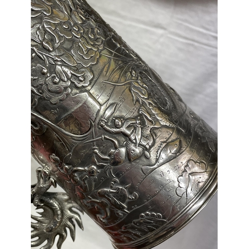 421 - CHINESE EXPORT WHITE METAL TANKARD DECORATED WITH WARRIORS FIGHTING SEA CREATURES WITH AN ORNATE DRA... 