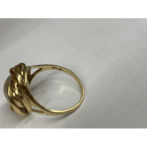 440 - 14K YELLOW GOLD SWIRL PEARL RING SIZE N/O 4G APPROX