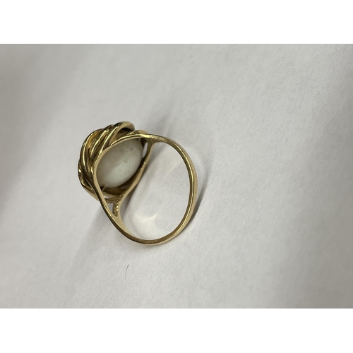 440 - 14K YELLOW GOLD SWIRL PEARL RING SIZE N/O 4G APPROX