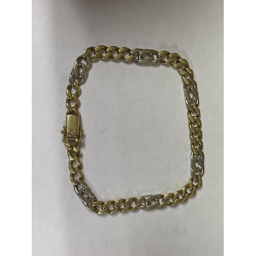 472 - STAMPED 750 FLAT CURB LINK BRACELET 23G APPROX