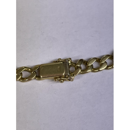 472 - STAMPED 750 FLAT CURB LINK BRACELET 23G APPROX