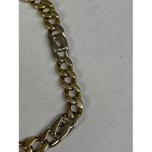 472 - STAMPED 750 FLAT CURB LINK BRACELET 23G APPROX