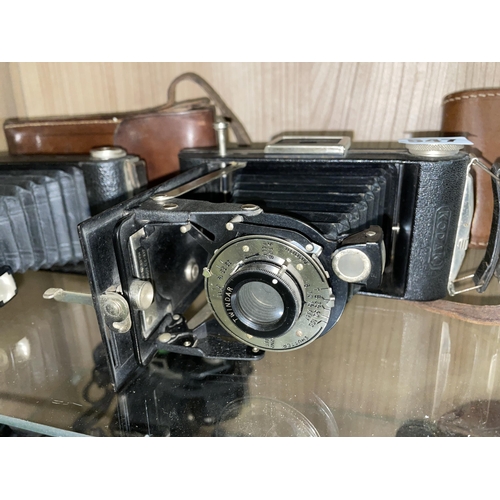 547 - THREE KODAK FOLDING BELLOWS CAMERAS JUNIOR 620 WITH CASE, 6-20 JUNIOR WITH TWINDAR LENS, AND 6-20 JU... 