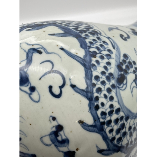 613 - CHINESE MEIPING VASE DECORATED WITH DRAGONS IN UNDER GLAZE BLUE 35CM TALL