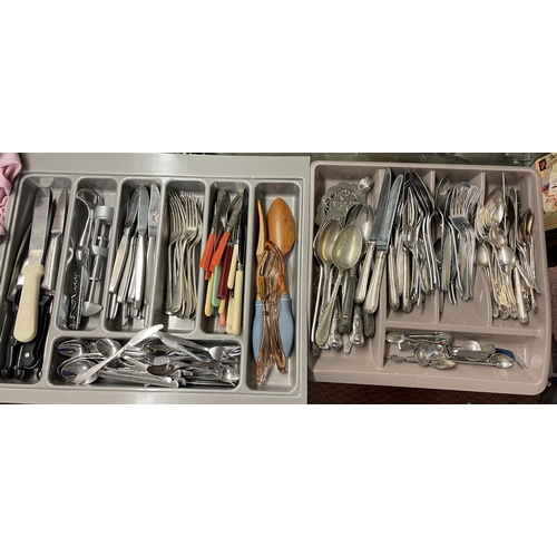 487 - TWO TRAYS OF MAINLY STAINLESS STEEL CUTLERY INC. COOPER LUDLAM, W&H AND COMMUNITY WARE