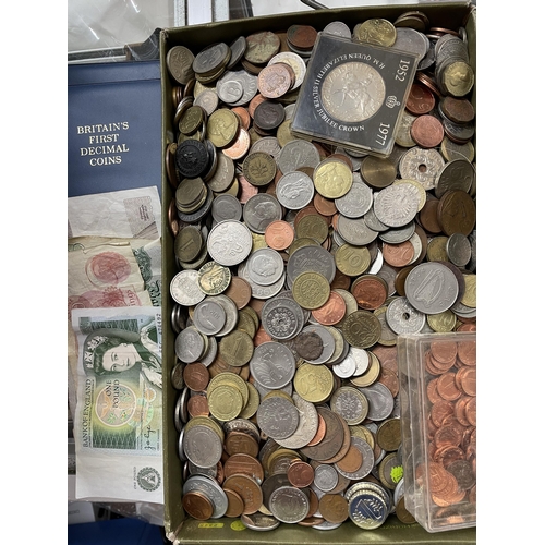 494 - TRAY OF MISCELLANEOUS GB PRE DECIMAL AND WORLD COINS, 10 SHILLING AND 10 POUND NOTES, ETC