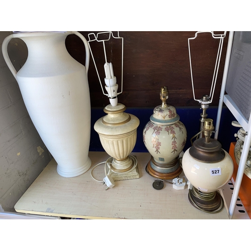 527 - SELECTION OF VARIOUS TABLE LAMPS AND A LARGE POTTERY VASE