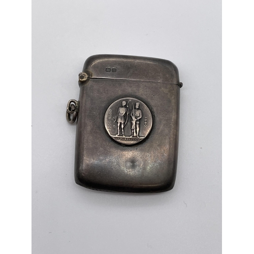 533 - CHESTER SILVER ENGRAVED VESTA CASE WITH APPLIED MEDALLION 1300 - 1500