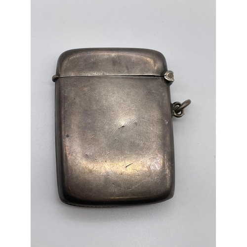 533 - CHESTER SILVER ENGRAVED VESTA CASE WITH APPLIED MEDALLION 1300 - 1500