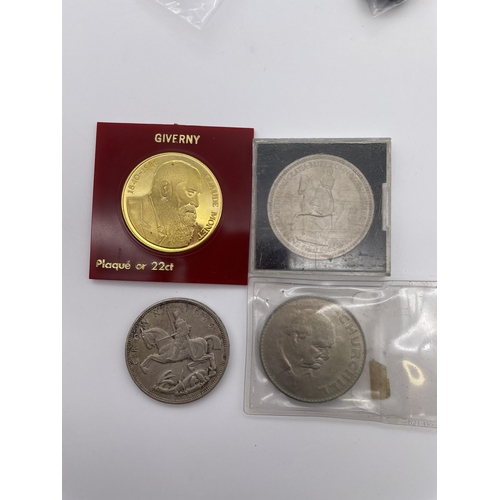 535 - CLAUDE MONET 22CT GOLD PLATED COMMEMORATIVE MEDALLION, CHURCHIL CROWN AND A 1935 CROWN