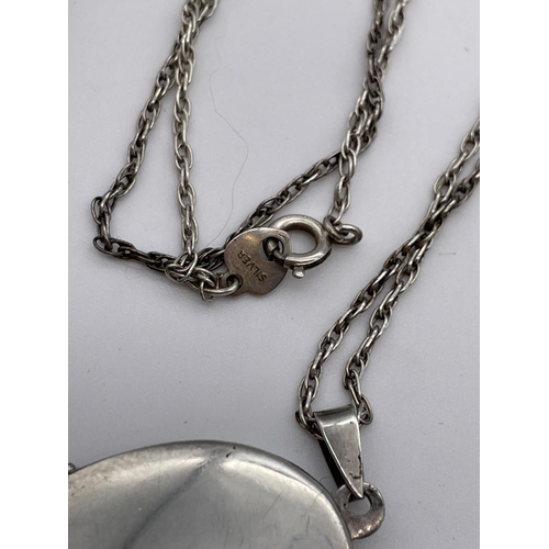 540 - SILVER OVAL LOCKET ON A SILVER TRACE CHAIN AND A PLATED PROPELLING PENCIL