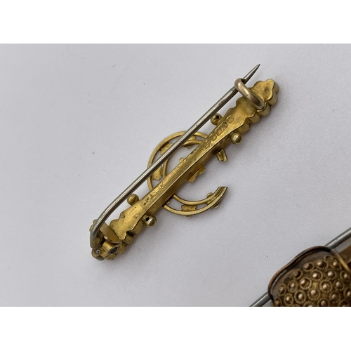 543 - 9CT GOLD AND ROSE GOLD BAR BROOCH AND A VICTORIAN UNMARKED YELLOW METAL BAR BROOCH 6.3G APPROX OVERA... 