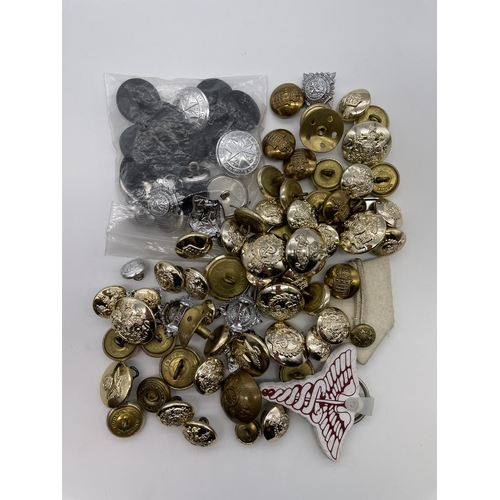 579 - QTY OF VARIOUS REGIMENTAL TUNIC BUTTONS