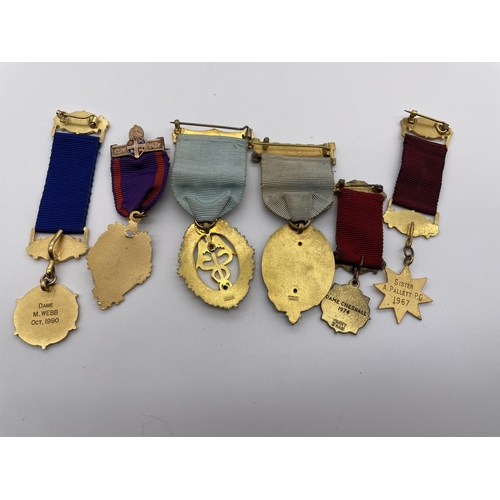 581 - BAG OF MASONIC GILT METAL AND ENAMEL MEDALLIONS AND REGALIA