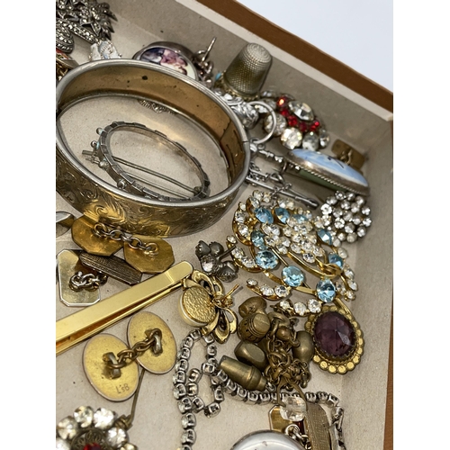 587 - TRAY - MARCASITE BROOCH, COCKTAIL WATCH, PLATED CUFF LINKS, THIMBLE, AND OTHER CUFF LINKS