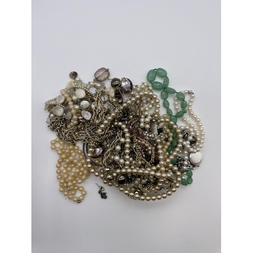 589 - BAG OF MISCELLANEOUS SIMULATED PEARL AND BEAD CHOKER NECKLACES AND OTHER NECKLACES