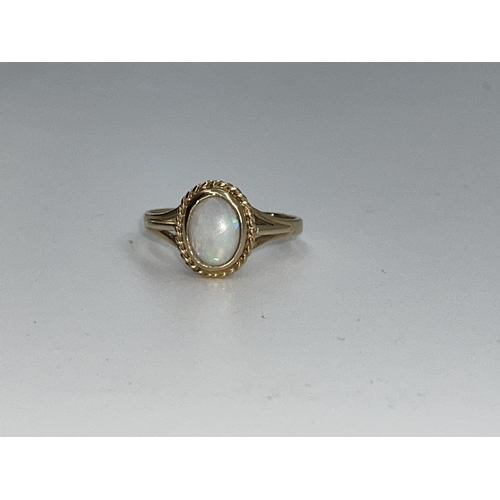 550 - 9CT GOLD AND OPAL CABOCHON RING SIZE M 1.7G APPROX