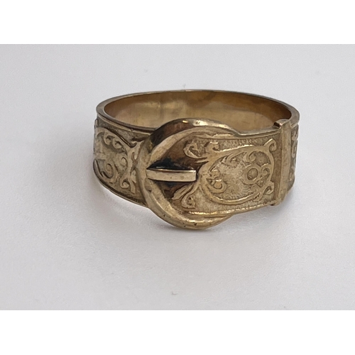 551 - 9CT GOLD ENGRAVED BUCKLE RING SIZE L 3G APPROX