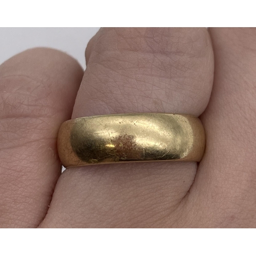 556 - 375 9CT GOLD WEDDING BAND SIZE P/Q 5.6G APPROX