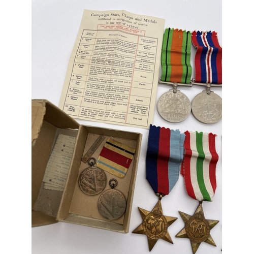 571D - BOX OF WWII WAR MEDALS INC. DEFENCE AND SERVICE MEDALS, AFRICA STAR, ITALY STAR AND 1939-1945 STAR W... 