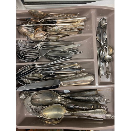 487 - TWO TRAYS OF MAINLY STAINLESS STEEL CUTLERY INC. COOPER LUDLAM, W&H AND COMMUNITY WARE