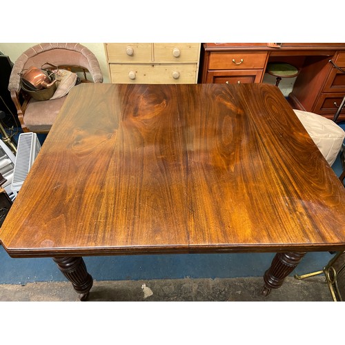 103 - LATE VICTORIAN MAHOGANY WIND-OUT EXTENDING DINING TABLE WITH CANTED EDGES ON FLUTED RING TURNED LEGS