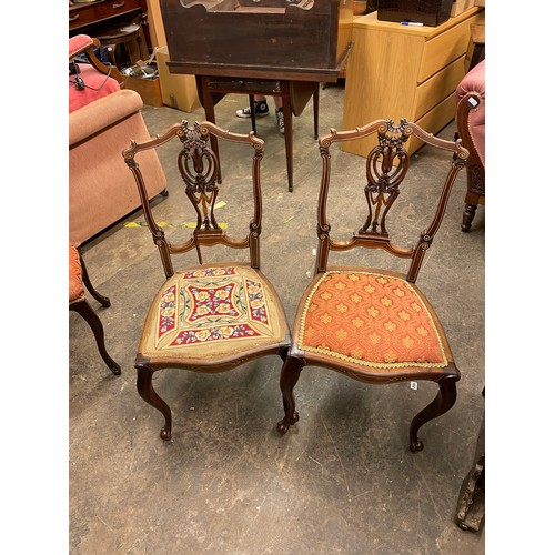 104 - LATE VICTORIAN MAHOGANY CARVED RIBBAND BACK DINING CHAIRS AND SIMILAR STYLE CHAIRS